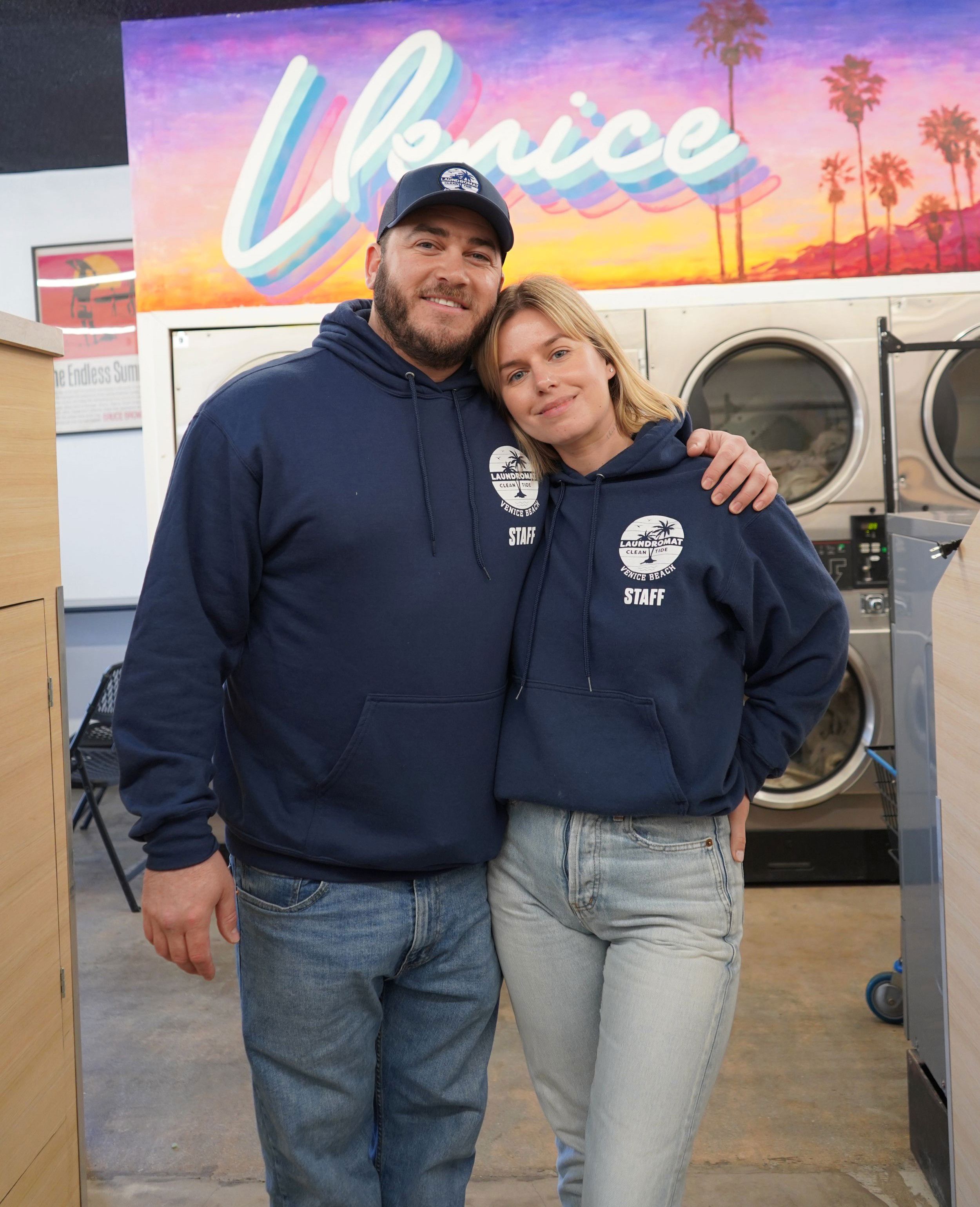 Laundry Couple (1)